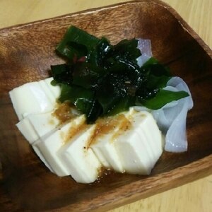 豆腐とハムとわかめのこんにゃくサラダ